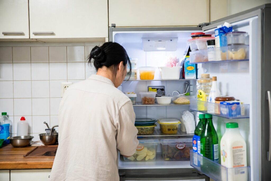 분명 냉장고에 있는데도 계속 장을 보게 되는 이유|우리가 반복 소비에 빠지는 구조 download